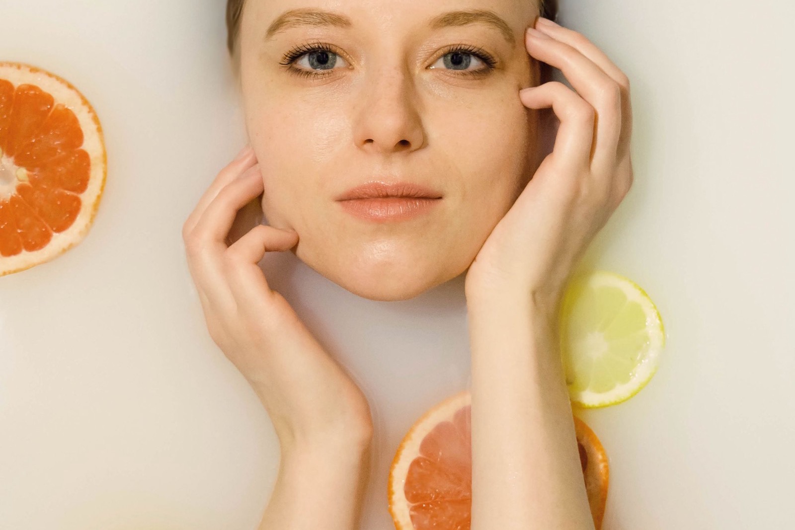 Ascorbyl glucoside trong mỹ phẩm: cơ chế, độ bền và bằng chứng