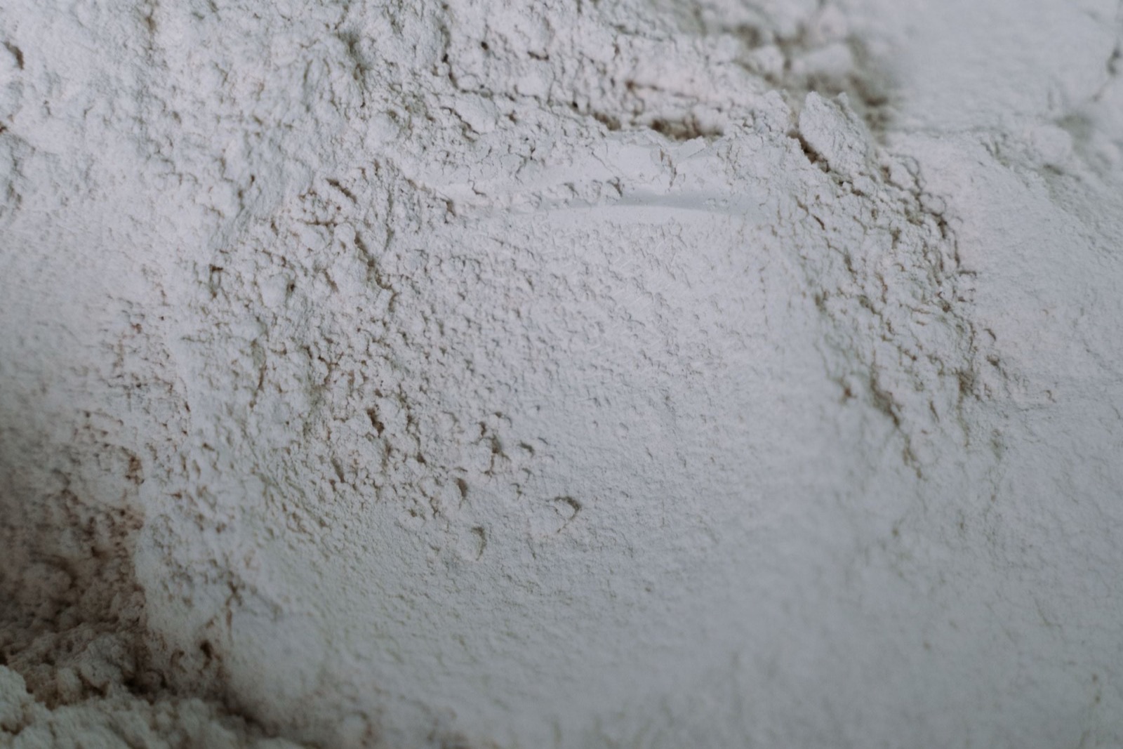 Bentonite (đất sét trương nở) trong mỹ phẩm: an toàn, pháp quy