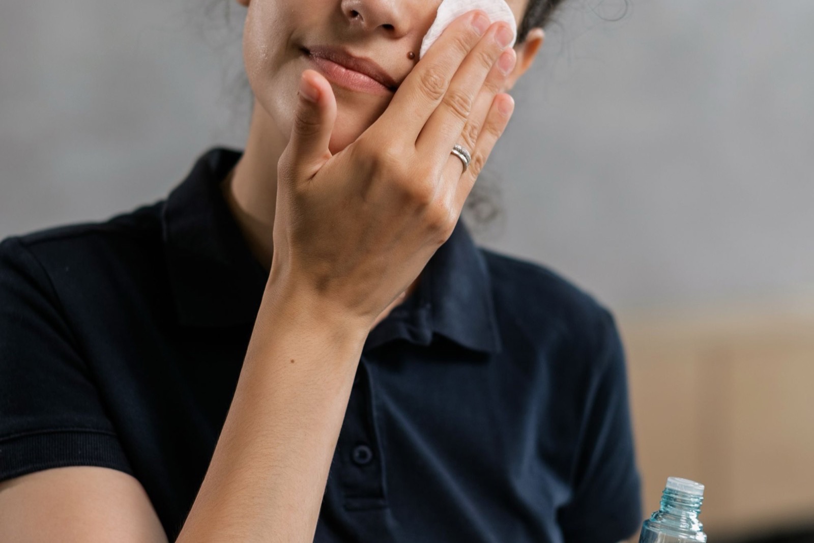 Capryloyl salicylic acid (LHA) trong mỹ phẩm: cơ chế, an toàn