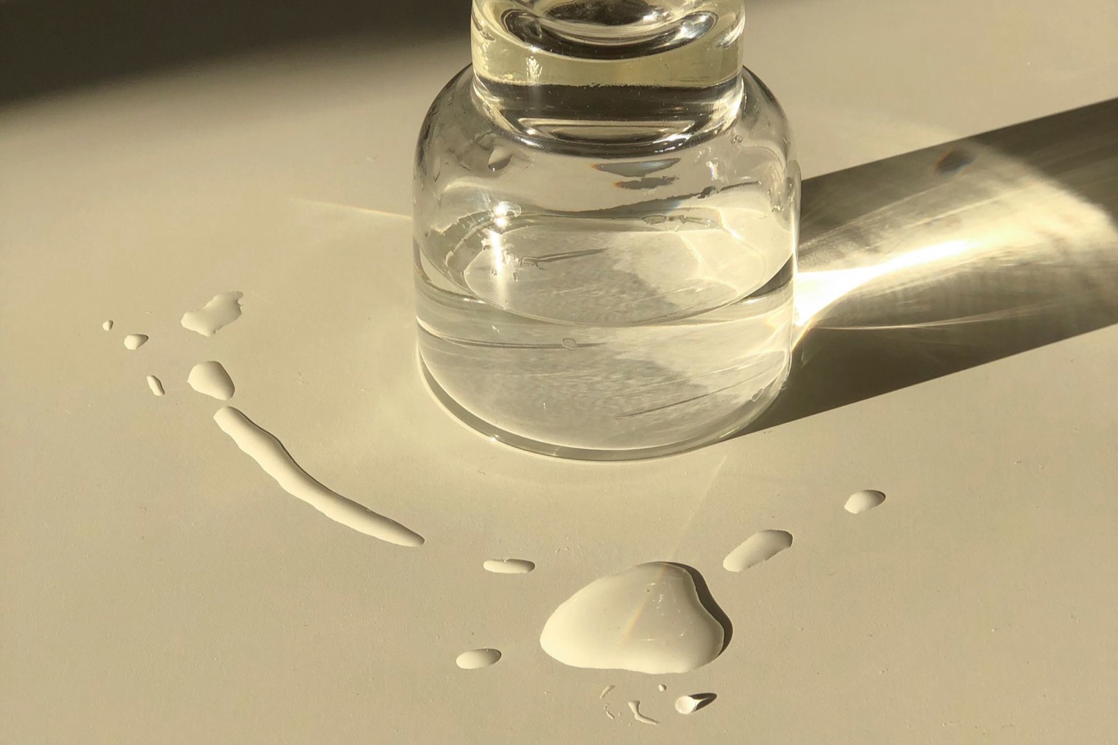 Dầu khoáng (Paraffinum Liquidum): mụn, độ tinh chế và an toàn