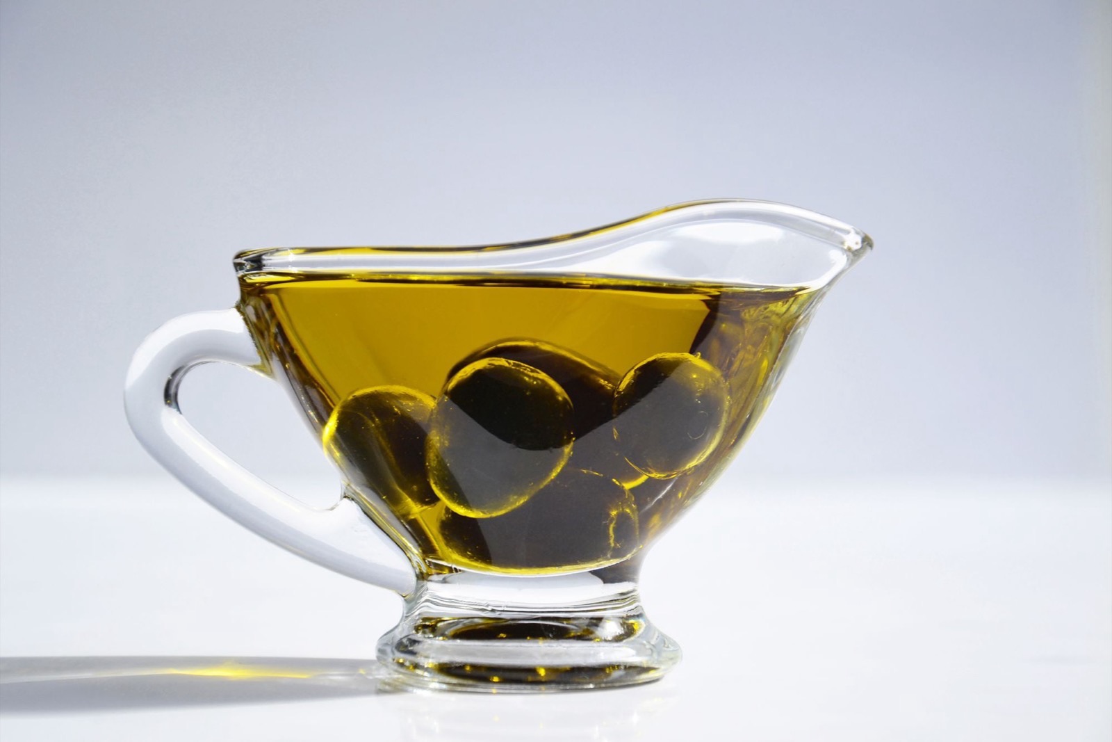 Dầu ô liu (Olea Europaea) trong mỹ phẩm: bằng chứng và an toàn