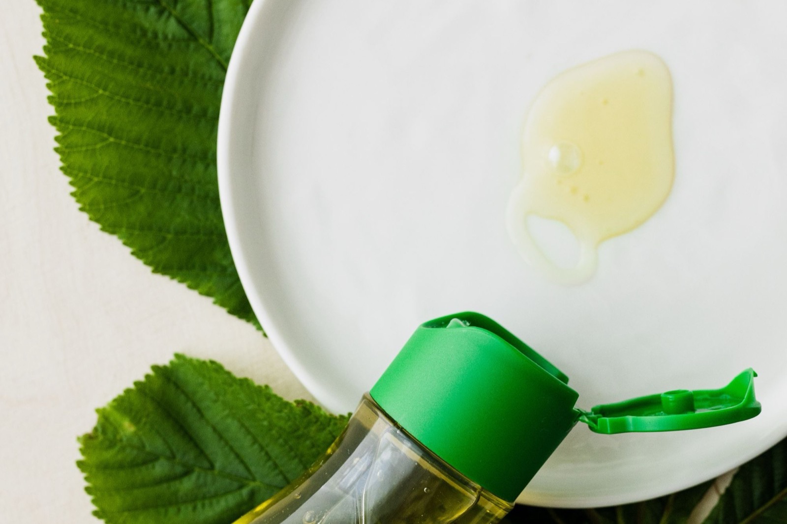 Ethylhexyl palmitat trong mỹ phẩm: cảm giác thoa, mụn và an toàn