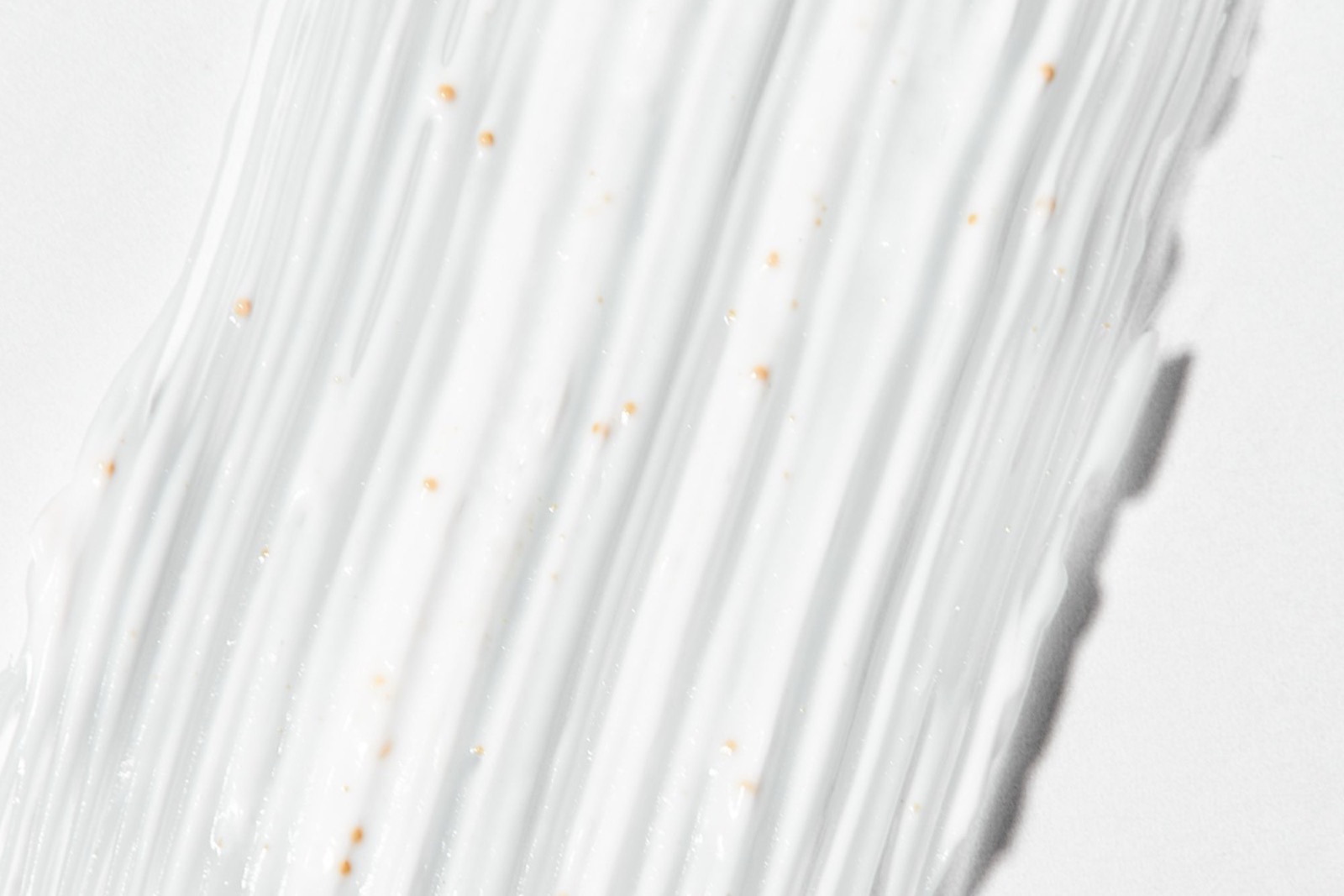 Glyceryl stearat (Glyceryl Stearate): nhũ hoá, loại SE, an toàn