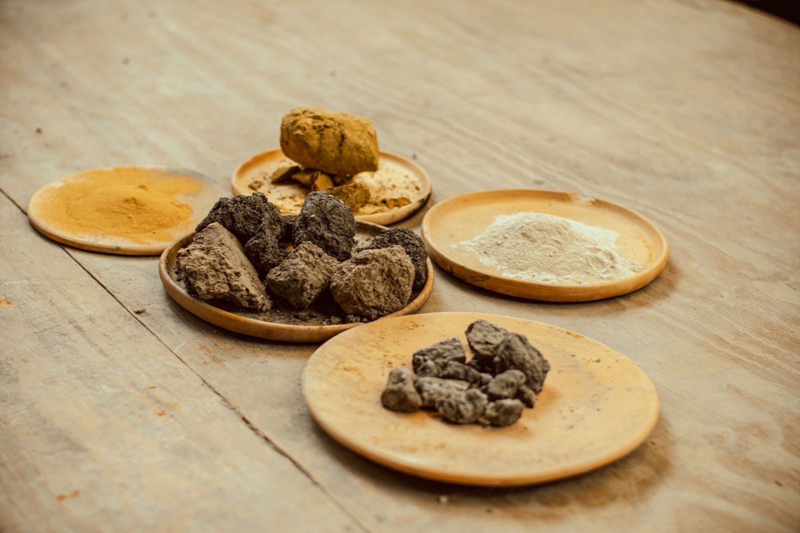 Kaolin (đất sét trắng) trong mỹ phẩm: hút dầu, tạp chất, pháp quy