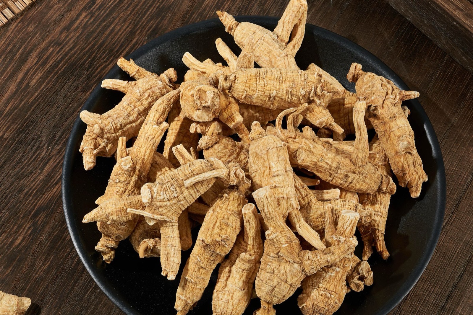 Nhân sâm (Panax ginseng) trong mỹ phẩm: ginsenoside và bằng chứng