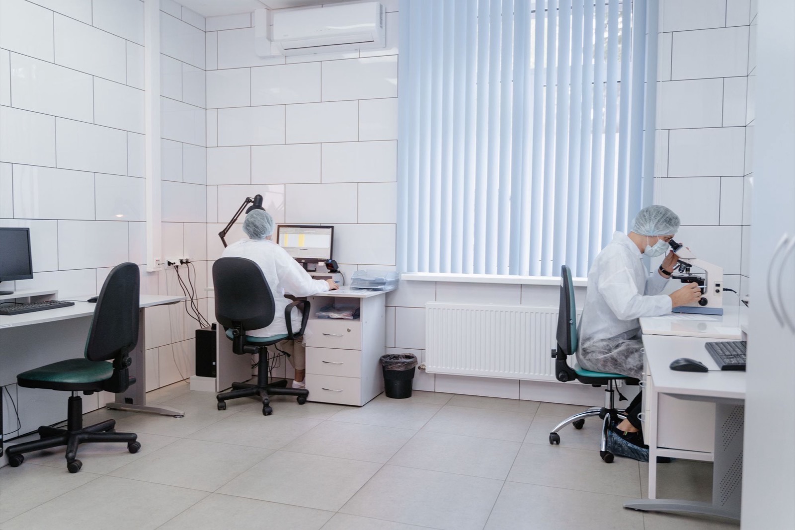 QA và QC mỹ phẩm: phân biệt vai trò trong nhà máy GMP