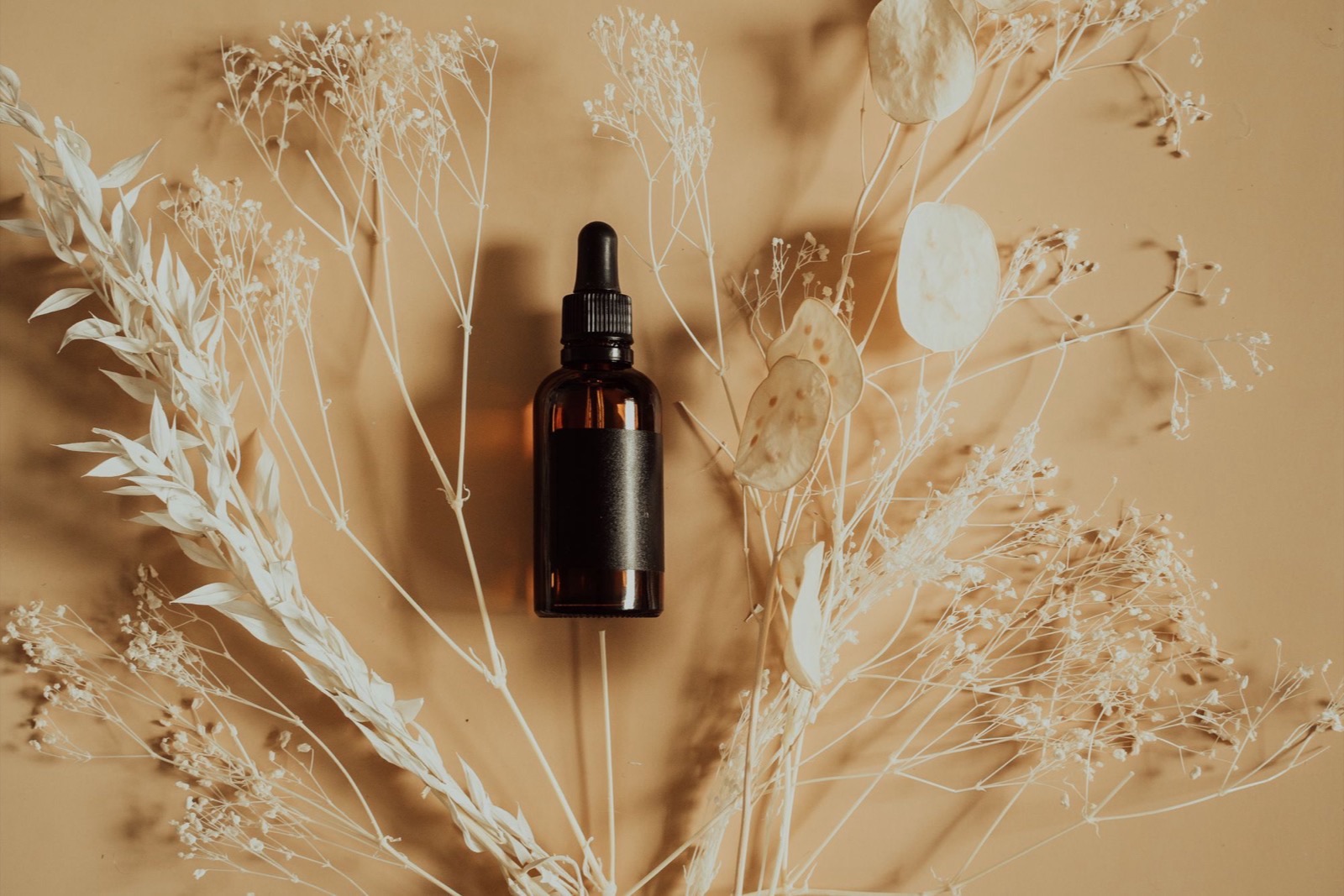 Retinol trong mỹ phẩm: công dụng, nồng độ và cách dùng