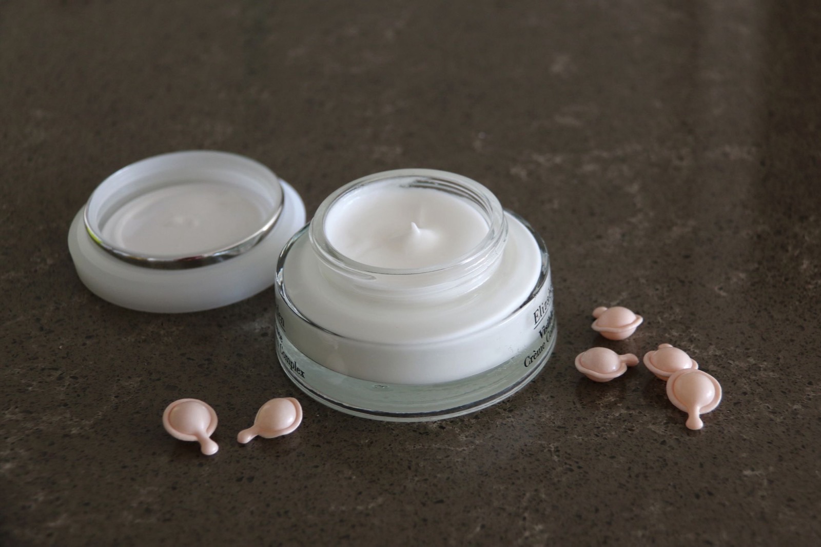 Retinyl palmitate trong mỹ phẩm: cơ chế, bằng chứng và an toàn