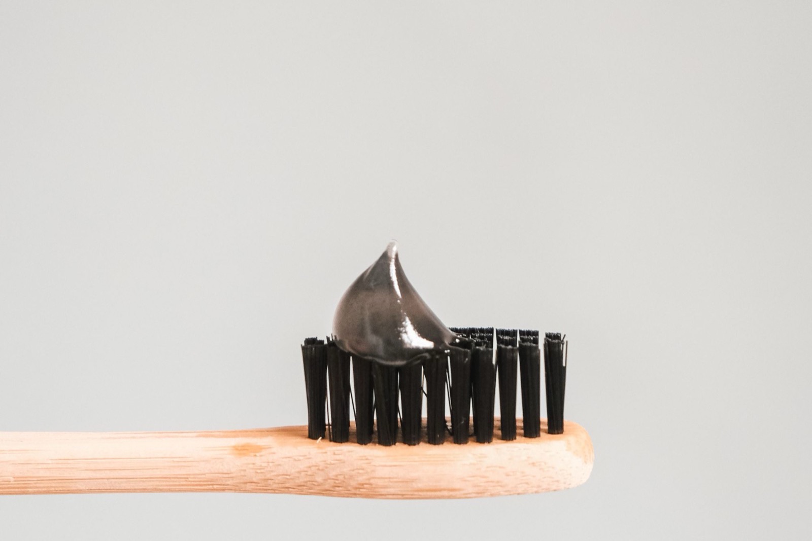 Than hoạt tính (charcoal) trong mỹ phẩm: bằng chứng và pháp quy