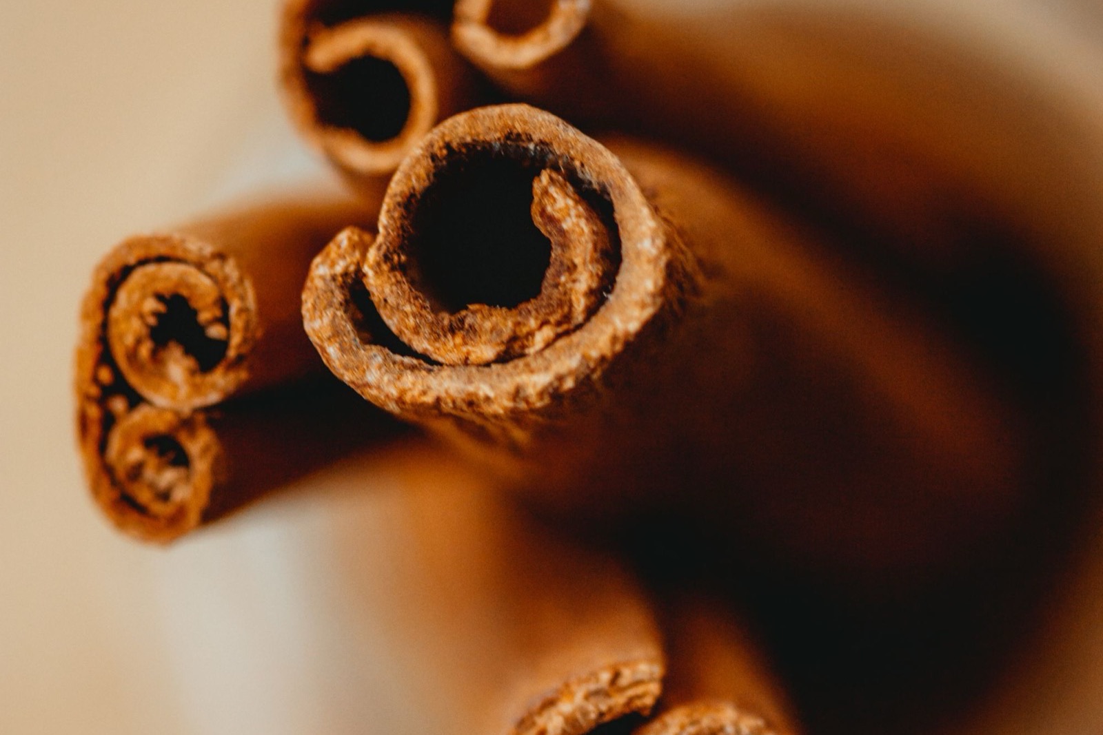 Tinh dầu quế (Cinnamomum cassia) trong mỹ phẩm