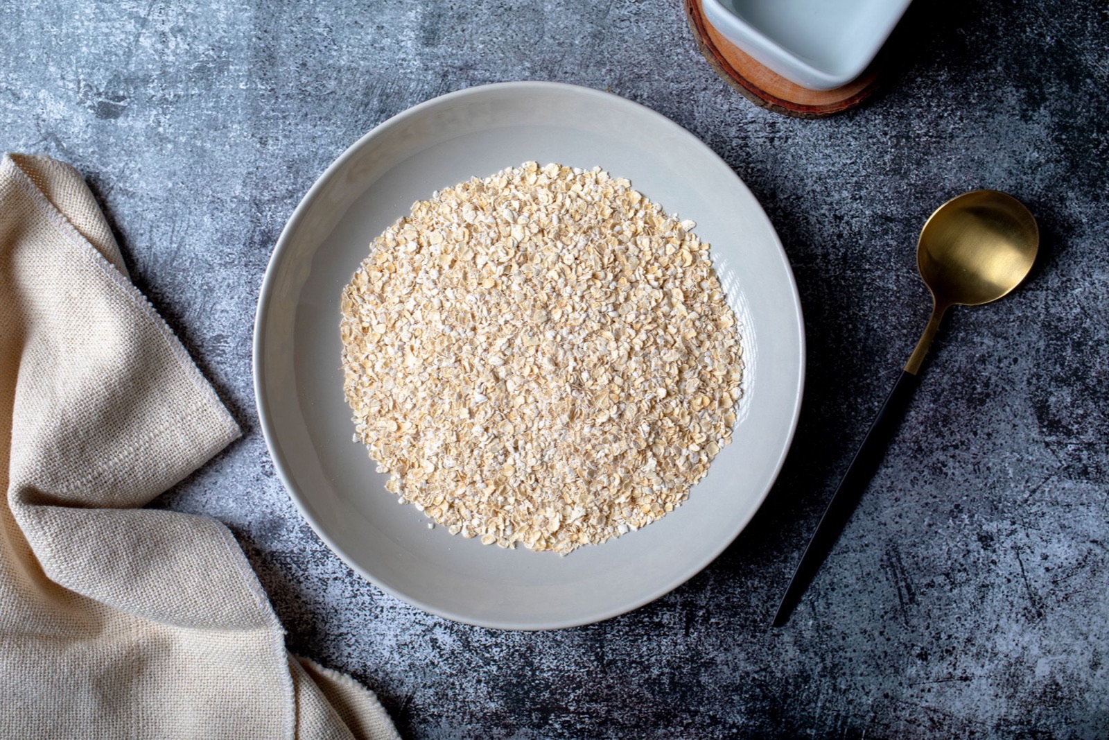 Yến mạch keo (colloidal oatmeal) trong mỹ phẩm: lợi ích, an toàn